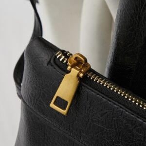 【AT6147】Balenciagaバレンシアガの小型ブラックレザートートバッグ、都会の洗練と実用主義を融合した高級ファッションアイテム | Balenciaga