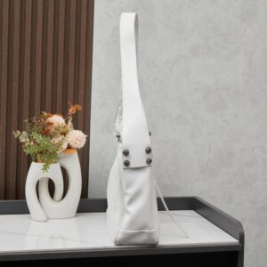 【AT6149】バレンシアガのモーターサイクルバッグ、都市のファッションエネルギーを解放 | Balenciaga