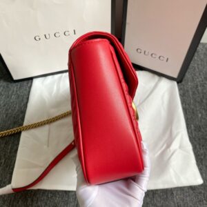 【AT6152】Gucci グッチ Marmontシリーズ 赤色レザーショルダーバッグ 31cm 大容量 エレガントなデザイン | Gucci Firenze
