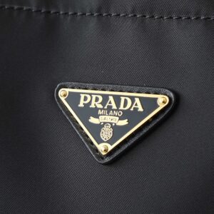 【AT6153】プラダの高級レニュロン素材バケットバッグ、上質なカーフレザー使用 | Prada Italy