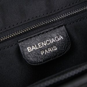 【AT6154】都市と個性を表現するヴィンテージ風ブラックモーターサイクルバッグ | Balenciaga