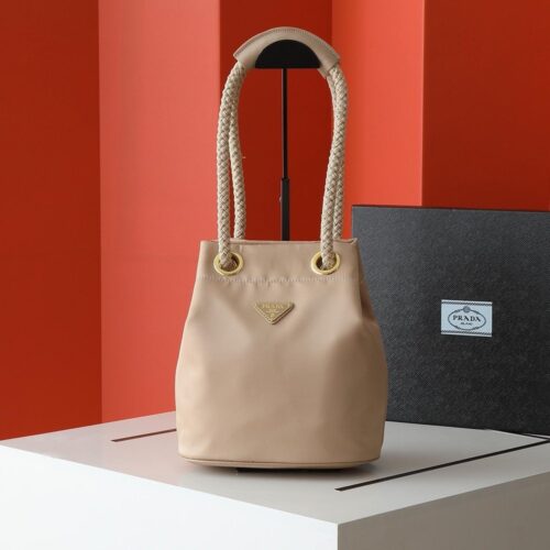 【AT6157】Prada プラダ Re-Nylonシリーズ バケットバッグ、贅沢でエレガントなアプリコットカラー、都会の女性にぴったり | Prada
