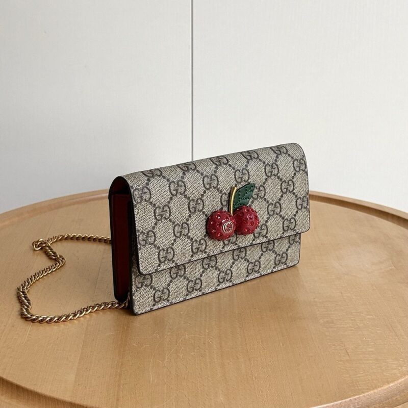 【AT6199】グッチ GGプリントチェーンバッグ：チェリーデザインが特徴のエレガントなバッグ | Gucci