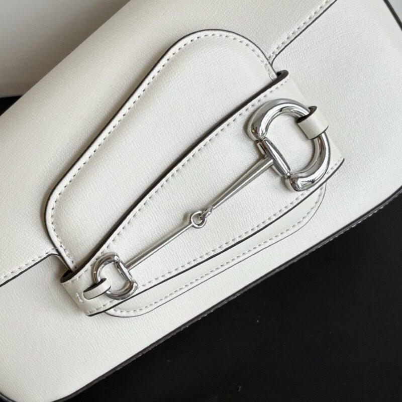 【AT6202】プラダPradaの白い馬具イタリアンレザーサドルバッグ | Gucci