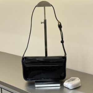 【AT6206】セリーヌパテントレザークラッチバッグ - 贅沢なエレガンスとモダンなデザイン | Celine Paris