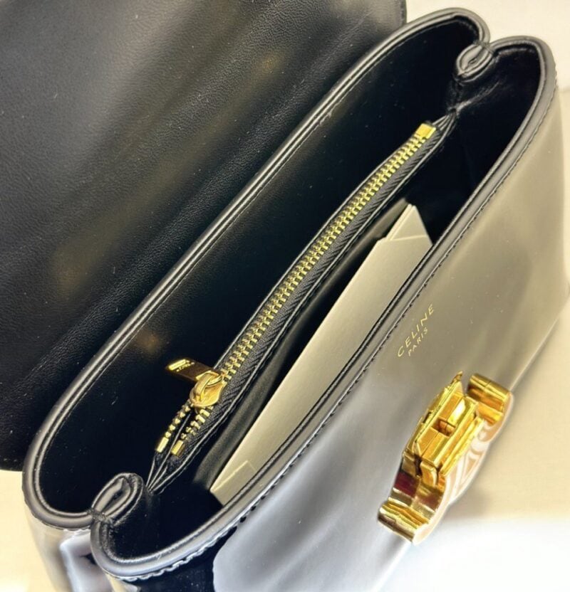 【AT6209】セリーヌのTeen Triompheコレクション：都会のファッションセンスを表現する黒いエナメルバッグ | Celine Paris