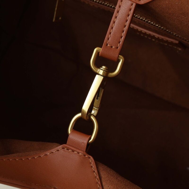 【AT6228】サンローランのストローブレードトートバッグ - エレガントなデザインと高級感 | Saint Laurent Paris