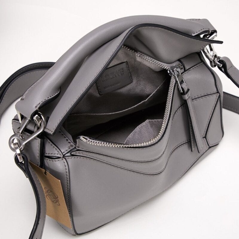【AT6277】Loewe（ロエベ）幾何学的なグレーレザーショルダーバッグ | Loewe Madrid