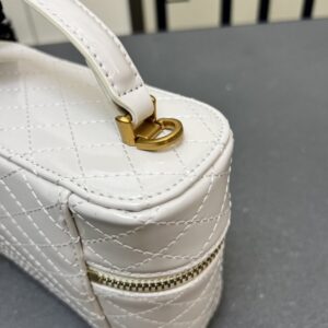 【AT6279】イヴ・サンローランYSL GABY MINIボックスバッグ、高級なラムスキンレザー製、エレガントなジュエリーデザイン | Saint Laurent