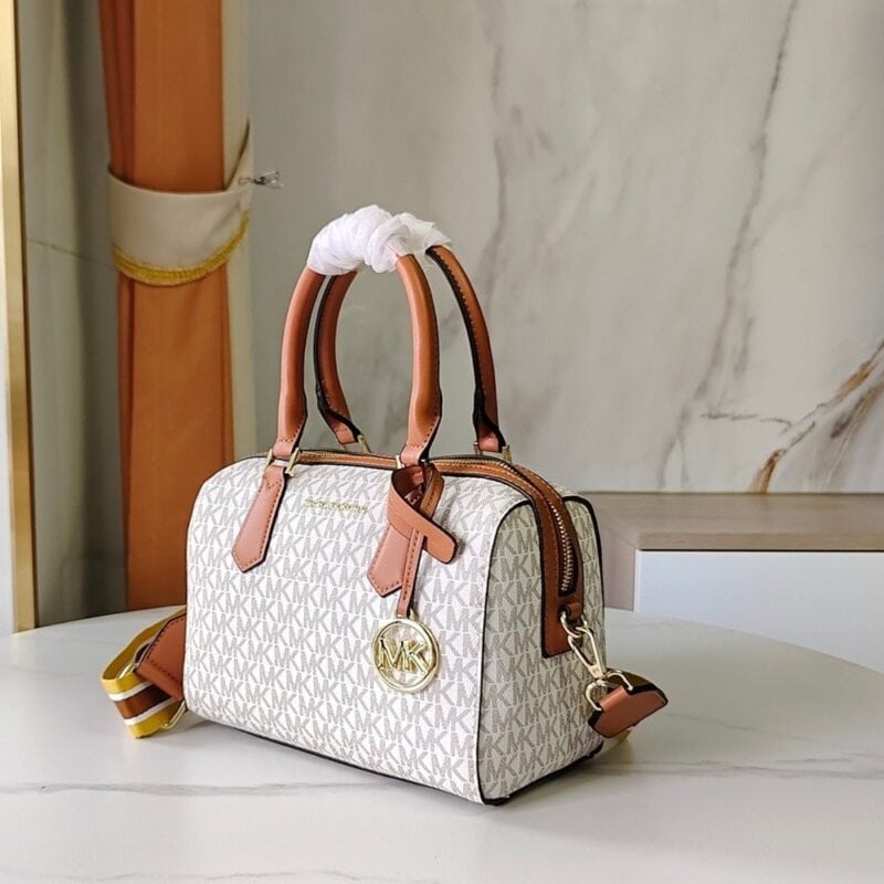 【AT6292】マイケル・コース Michael Kors レザーボストン形バッグ エレガントで都会的なファッションアイコン | MK