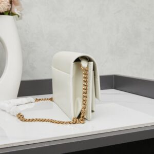 【AT6336】YSLチェーンバッグ - レザー素材のエレガントな22x12x4サイズ | Saint Laurent Paris