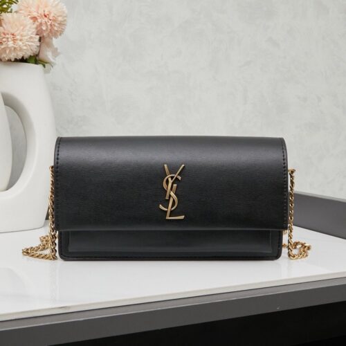 【AT6337】YSL（イヴ・サンローラン）黒色チェーンバッグ - 高級牛革製品の美学と機能性 | Saint Laurent Paris