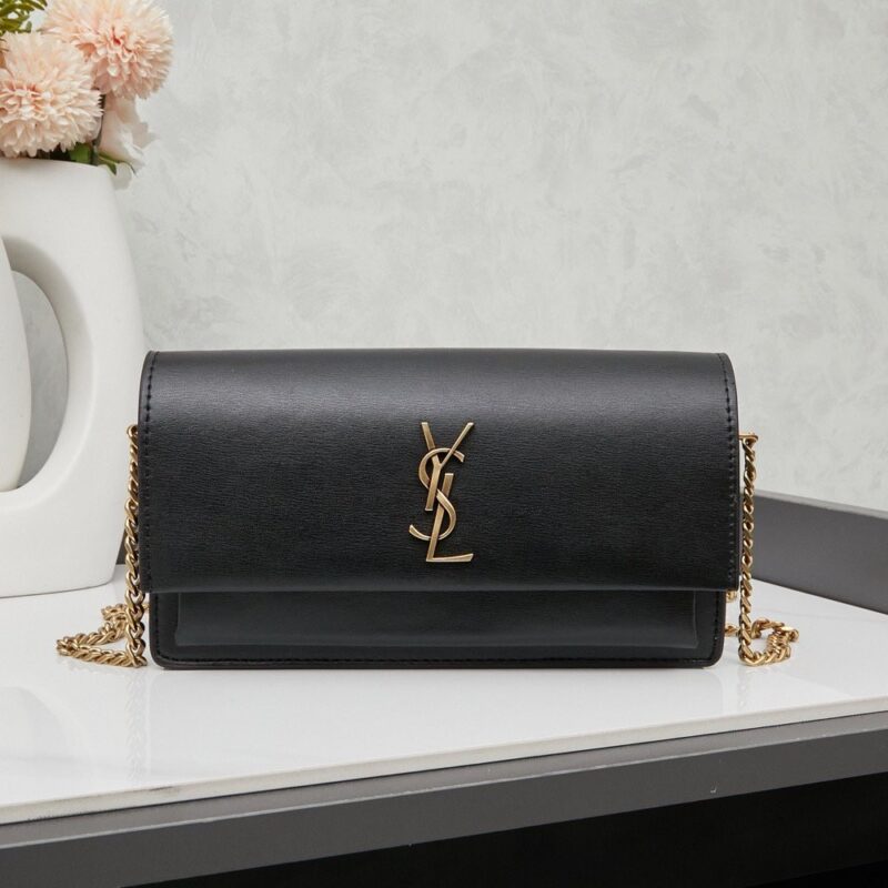 【AT6337】YSL（イヴ・サンローラン）黒色チェーンバッグ - 高級牛革製品の美学と機能性 | Saint Laurent Paris