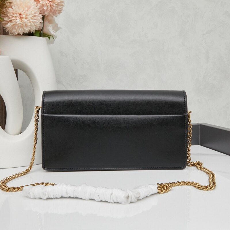 【AT6337】YSL（イヴ・サンローラン）黒色チェーンバッグ - 高級牛革製品の美学と機能性 | Saint Laurent Paris