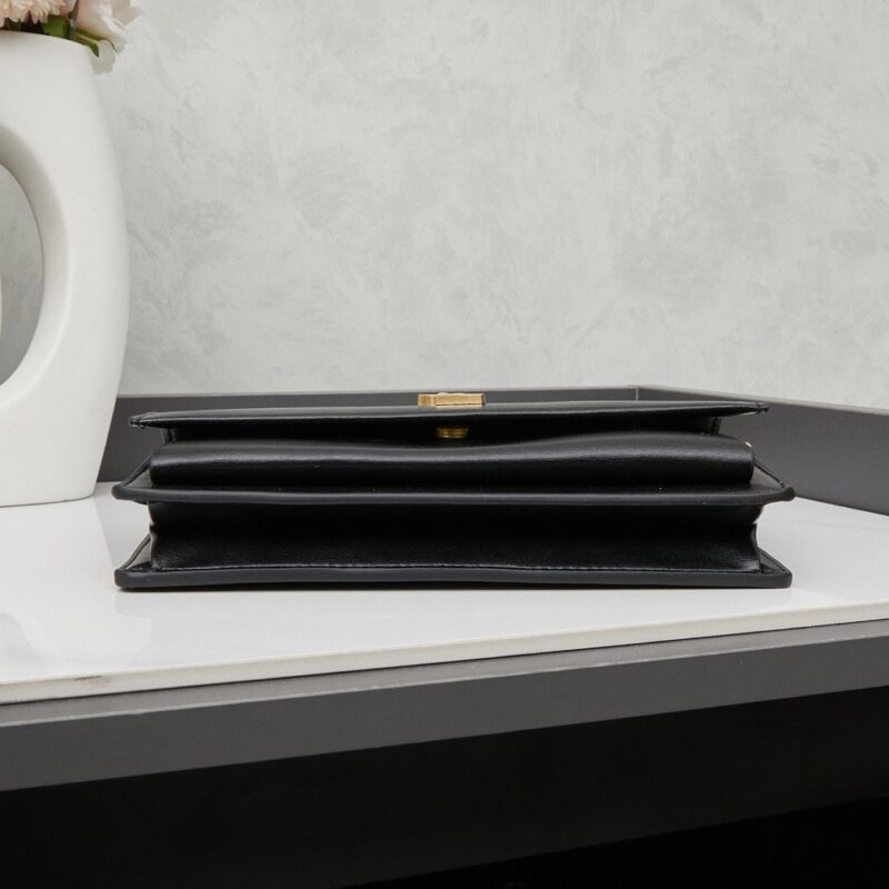 【AT6337】YSL（イヴ・サンローラン）黒色チェーンバッグ - 高級牛革製品の美学と機能性 | Saint Laurent Paris