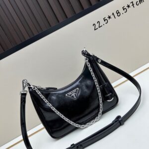 【AT6354】プラダ Prada Re-Edition シリーズ ナッパ牛革ショルダーバッグ｜贅沢な芸術作品のようなエレガントな質感 | Prada Milano