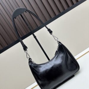 【AT6354】プラダ Prada Re-Edition シリーズ ナッパ牛革ショルダーバッグ｜贅沢な芸術作品のようなエレガントな質感 | Prada Milano