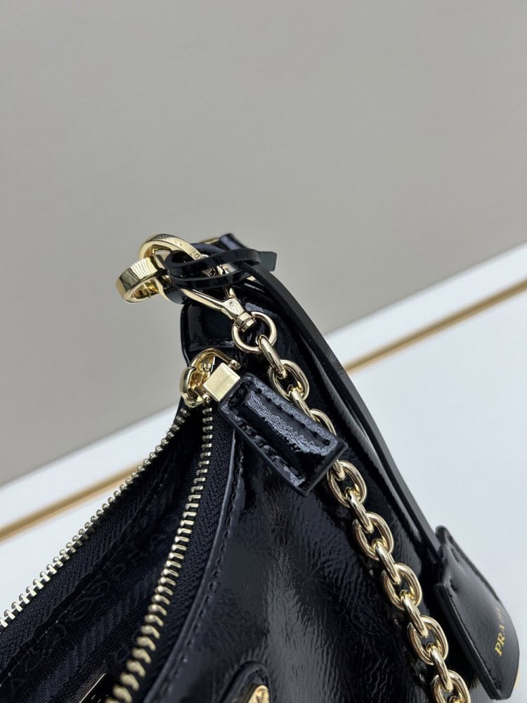 【AT6355】プラダ パテントレザーショルダーバッグ - 都会の女性のための究極の贅沢体験 | Prada Milano