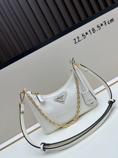 【AT6356】プラダ（Prada）：ファッショナブルなエナメルシングルショルダーバッグ、高級感漂う白色レザー | Prada Italy