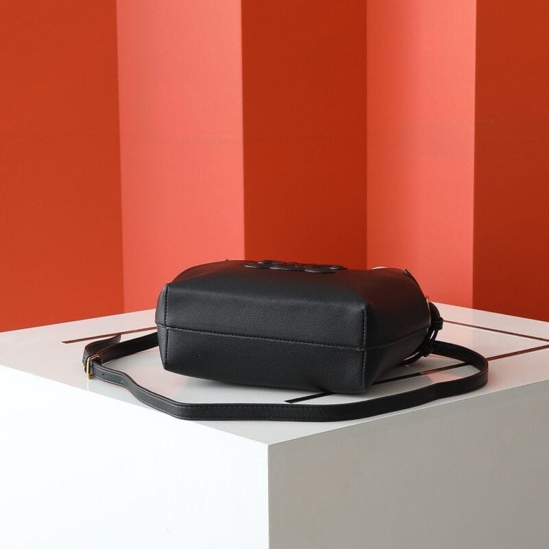【AT6381】Celine（セリーヌ）黒レザートリオバッグ｜ファッショナブルな都市のエレガンスを演出 | Celine