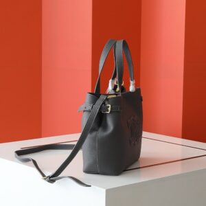 【AT6382】CelineセリーヌTriompheトートバッグ - 精巧なゴールドバックル付きの小さな都会の贅沢なレザーバッグ | Celine