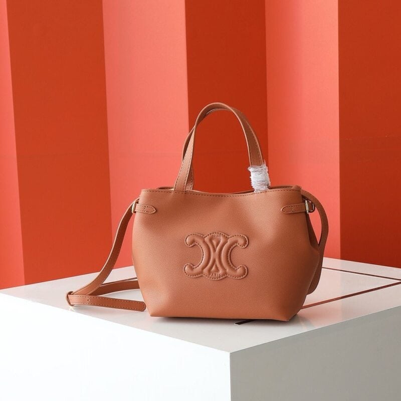 【AT6383】セリーヌCeline レザートートバッグ 優雅でおしゃれなアプリコットカラー | Celine Paris
