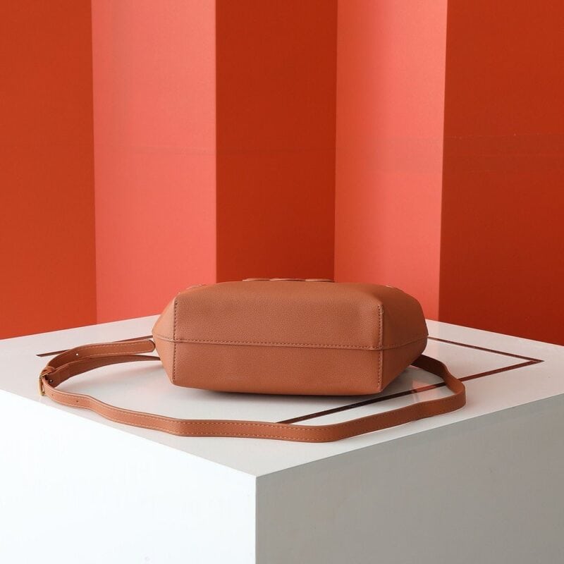 【AT6383】セリーヌCeline レザートートバッグ 優雅でおしゃれなアプリコットカラー | Celine Paris