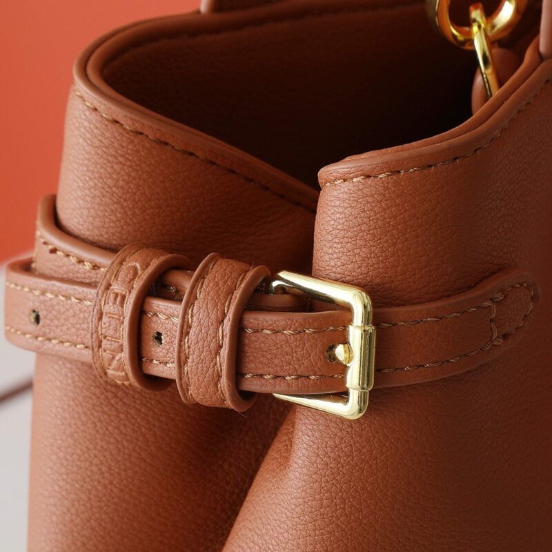 【AT6383】セリーヌCeline レザートートバッグ 優雅でおしゃれなアプリコットカラー | Celine Paris