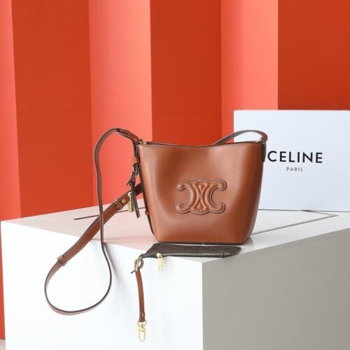 【AT6389】シーリンのブラウンカーフスキンバケツバッグ 22 X 24 X 13 センチメートル | Céline