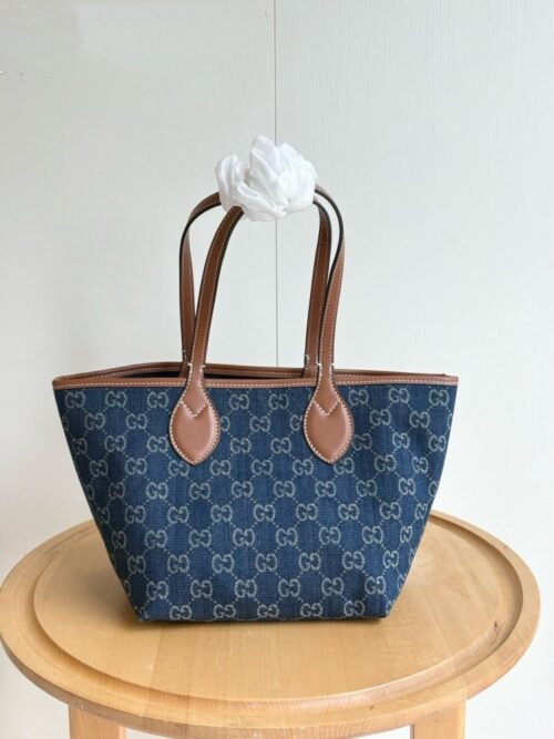 【AT6411】Gucci トティッシマシリーズ スモールトートバッグ、青色デニムGGクラシック生地、都市通勤やランチデートに最適 | Gucci