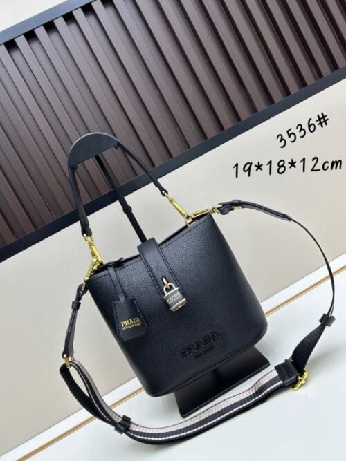 【AT6418】プラダ | 高級ブラックサフィアーノレザーハンドバッグ | Prada