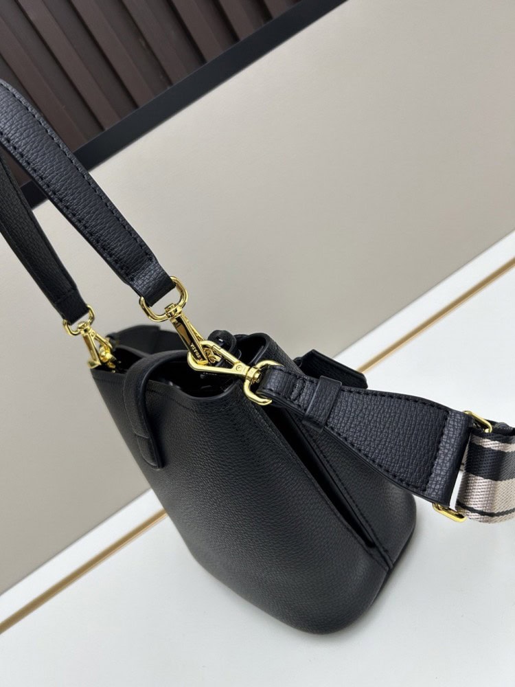 【AT6418】プラダ | 高級ブラックサフィアーノレザーハンドバッグ | Prada