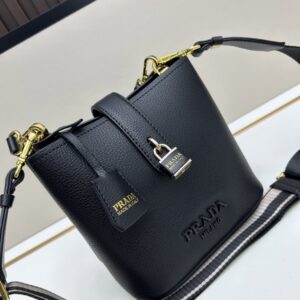 【AT6418】プラダ | 高級ブラックサフィアーノレザーハンドバッグ | Prada