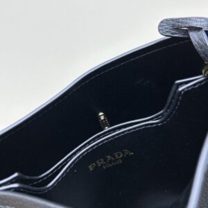 【AT6418】プラダ | 高級ブラックサフィアーノレザーハンドバッグ | Prada
