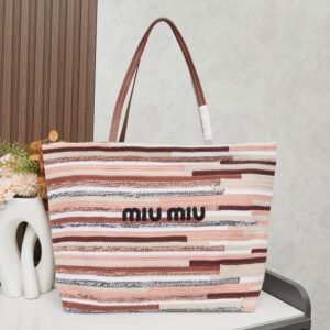 【AT6423】ミュウミュウ 2024夏の新作レインボーウィーブトートバッグ | Miu Miu