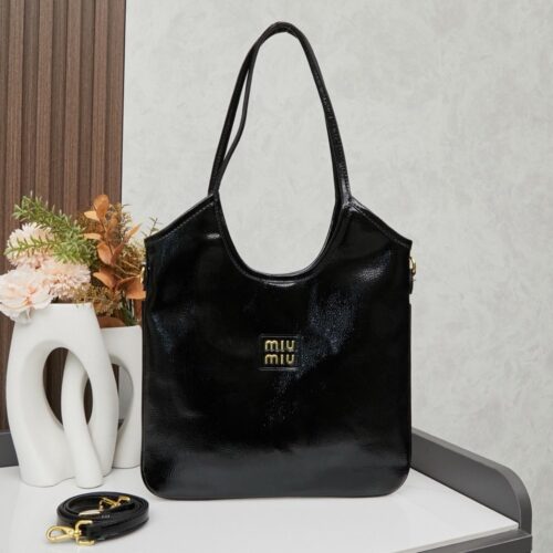 【AT6424】ミュウミュウクラシックワックスレザートートバッグ ブラック🖤 | Miu Miu