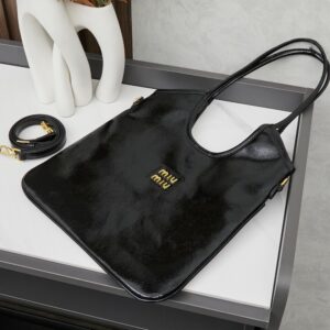 【AT6424】ミュウミュウクラシックワックスレザートートバッグ ブラック🖤 | Miu Miu