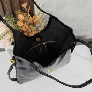 【AT6424】ミュウミュウクラシックワックスレザートートバッグ ブラック🖤 | Miu Miu