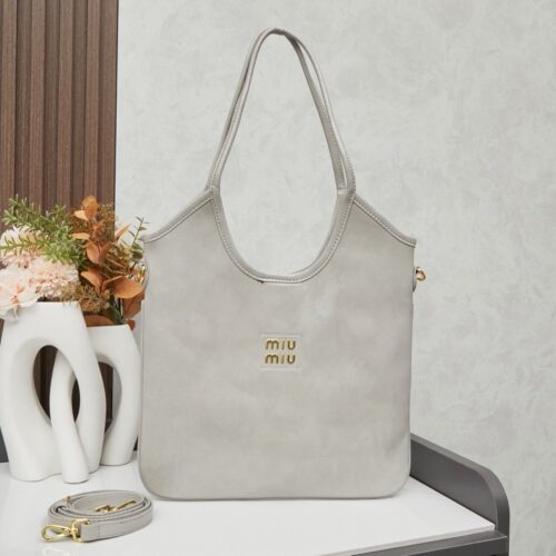 【AT6425】Miu Miuアイビーシリーズワックスレザーハンドバッグ、高級素材と洗練デザインで都会の女性を魅了する | Miu Miu