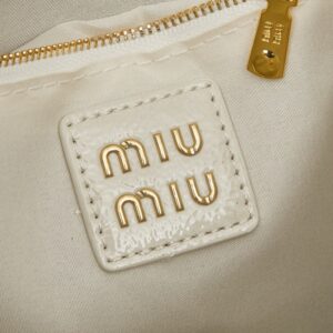 【AT6427】ミュウミュウIvyハンドバッグ-ワックス仕上げの高級レザーバッグ | Miu Miu