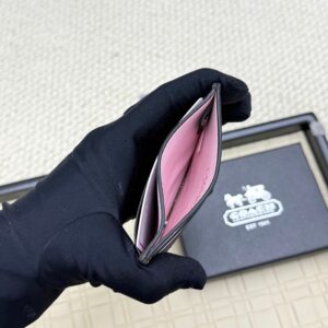 【AT7071】Coach シグネチャーカードケース - 上質な牛革素材とクラシックなデザインが特徴 🌟 | Coach