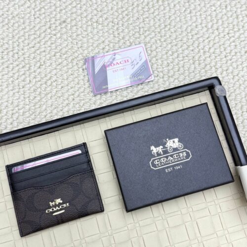 【AT7072】Coachの上品で控えめなミニクレジットカードホルダー | Coach