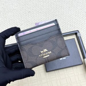 【AT7072】Coachの上品で控えめなミニクレジットカードホルダー | Coach