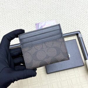 【AT7072】Coachの上品で控えめなミニクレジットカードホルダー | Coach