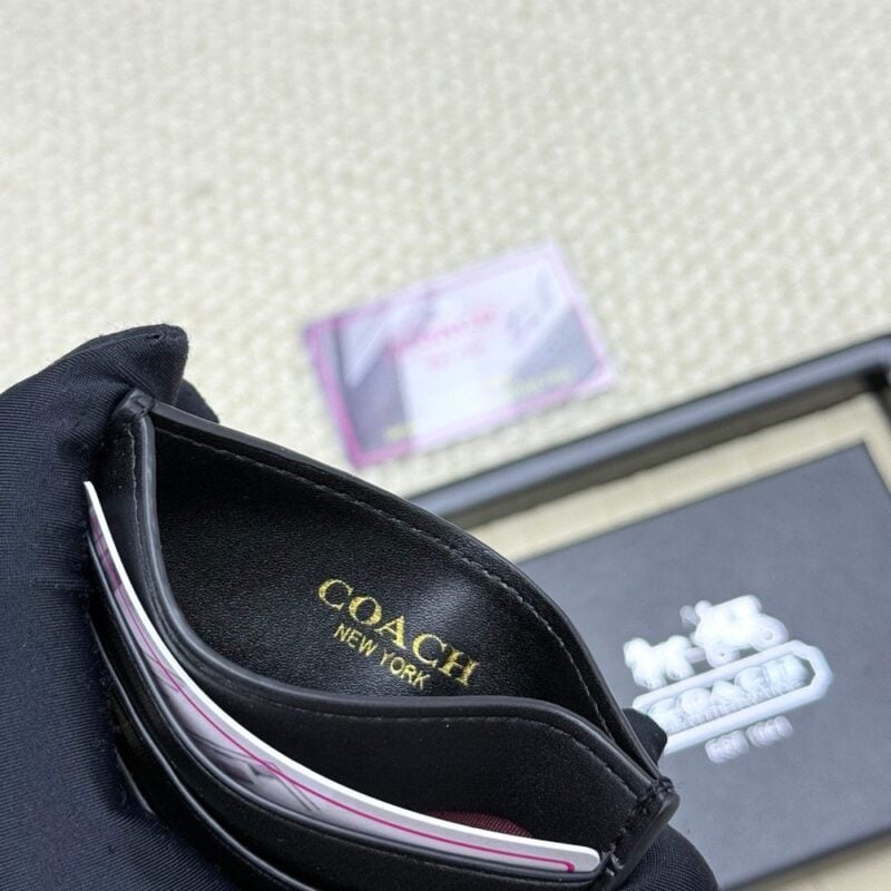 【AT7072】Coachの上品で控えめなミニクレジットカードホルダー | Coach