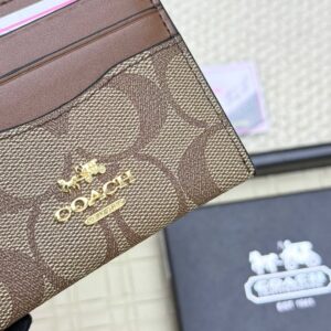 【AT7073】Coachクラシックカードケース-都会の精鋭に必須の携帯アクセサリー-牛革素材 | Coach