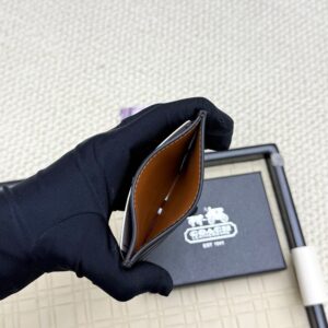 【AT7073】Coachクラシックカードケース-都会の精鋭に必須の携帯アクセサリー-牛革素材 | Coach