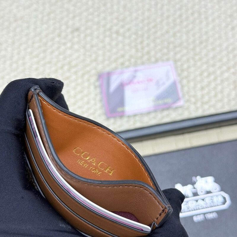 【AT7073】Coachクラシックカードケース-都会の精鋭に必須の携帯アクセサリー-牛革素材 | Coach
