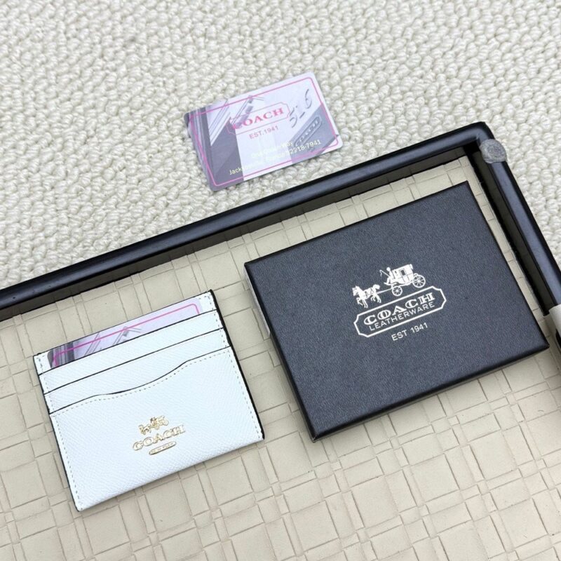 【AT7074】Coach（コーチ）カードケース: 高級な牛革製、軽量でコンパクト、都会のキャリア女性におすすめ | Coach New York