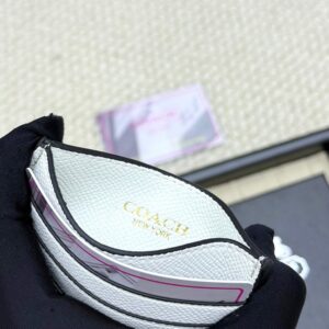 【AT7074】Coach（コーチ）カードケース: 高級な牛革製、軽量でコンパクト、都会のキャリア女性におすすめ | Coach New York